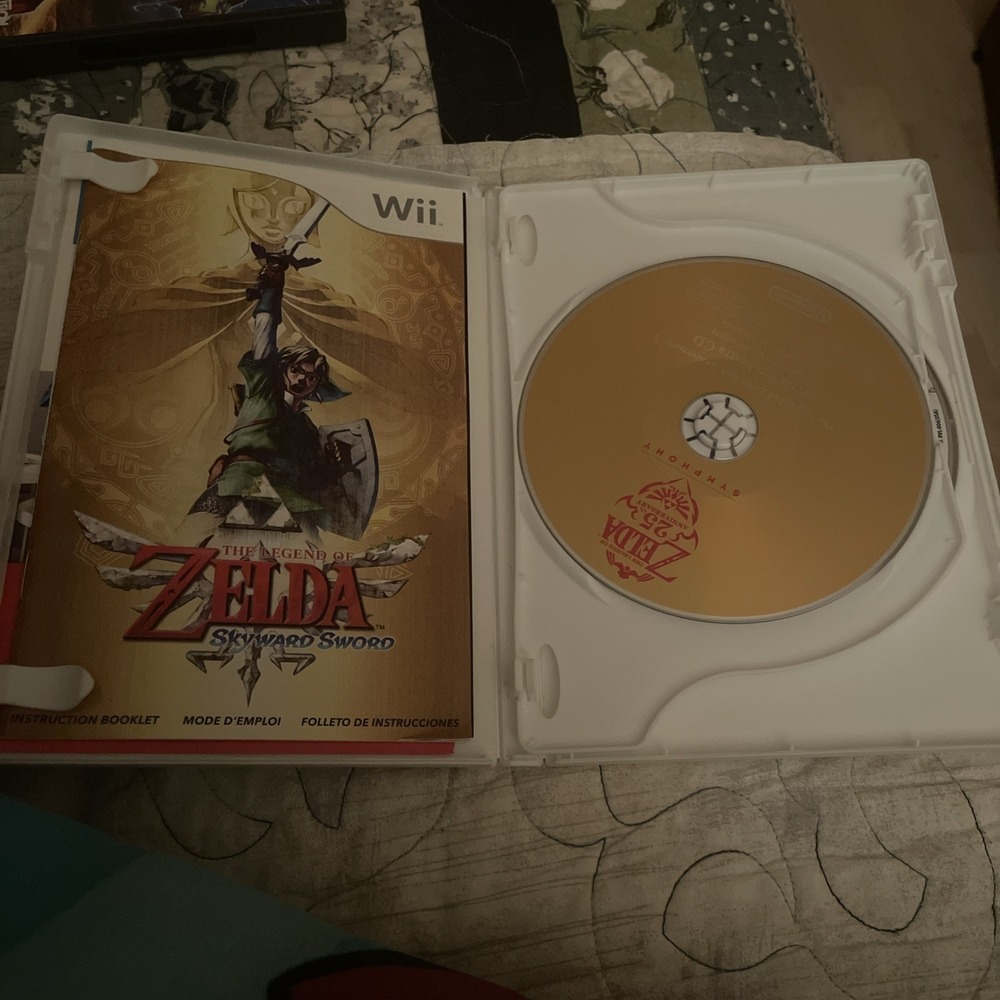 The Legend of Zelda: Skyward Sword (Wii) CIB With CD - Picture 2 of 4